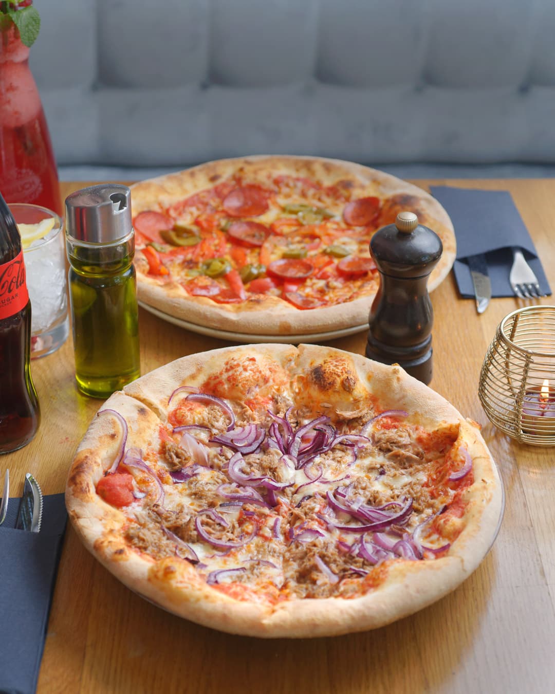 Frisch gebackene Pizza aus dem Steinofen bei La Piazza Hanau
